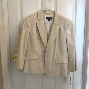 Tan blazer size 18 brand new tags attached